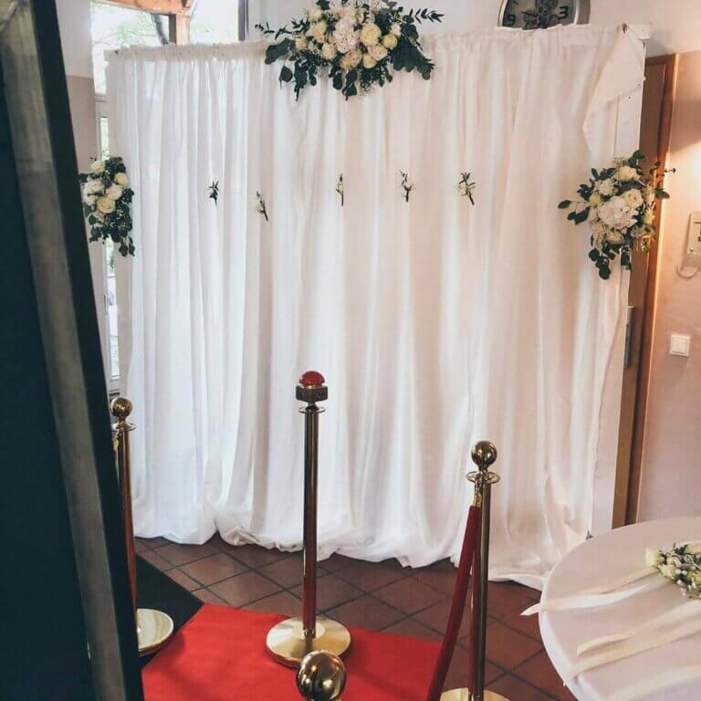 SnapDat-Fotospiegel-Magic-Mirror-auf-einer-Hochzeit-Rückwand